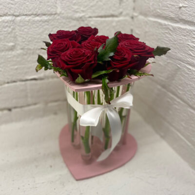 Композиция из стеклянных ваз на 9 роз