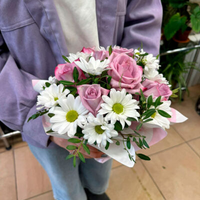 Букет из хризантем и роз